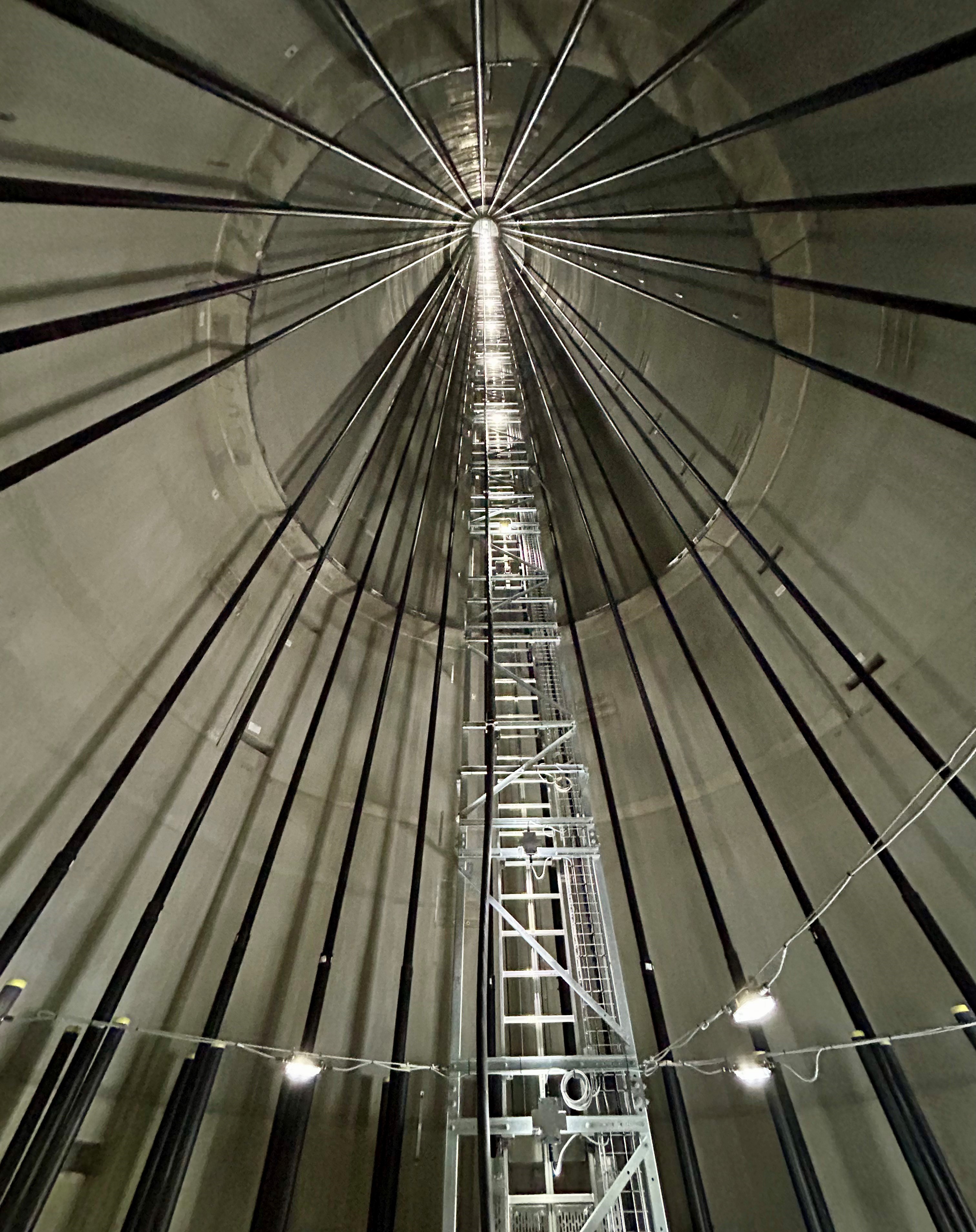 Windrad: Blick in den Turm