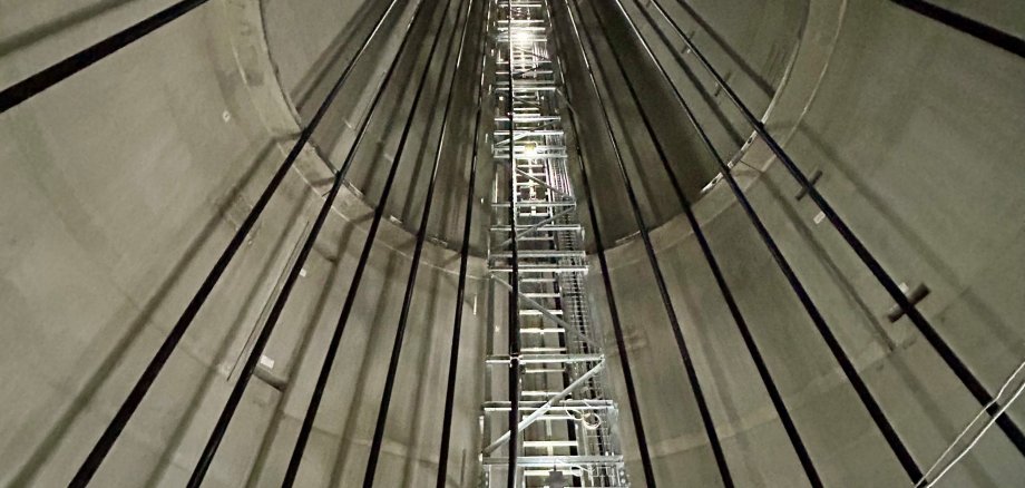 Windrad: Blick in den Turm