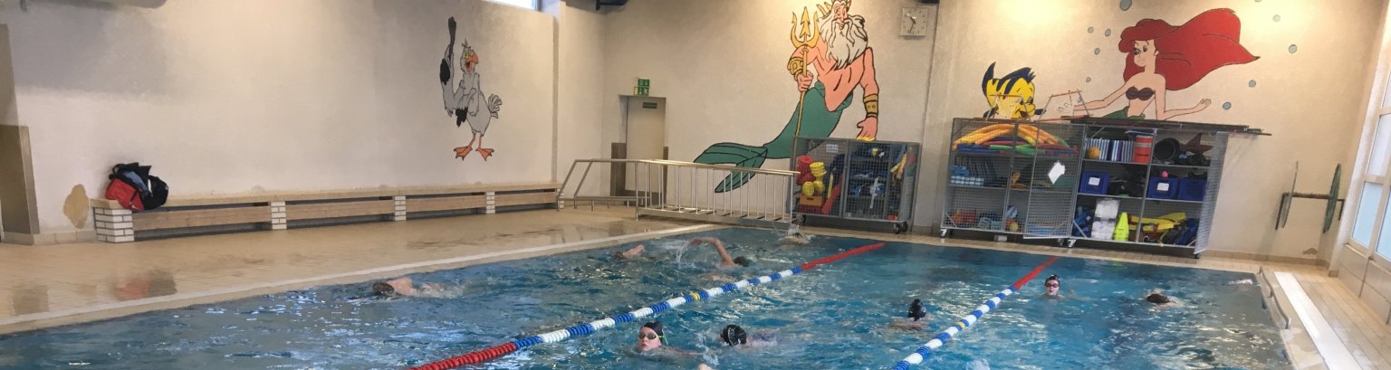 Schwimmhalle